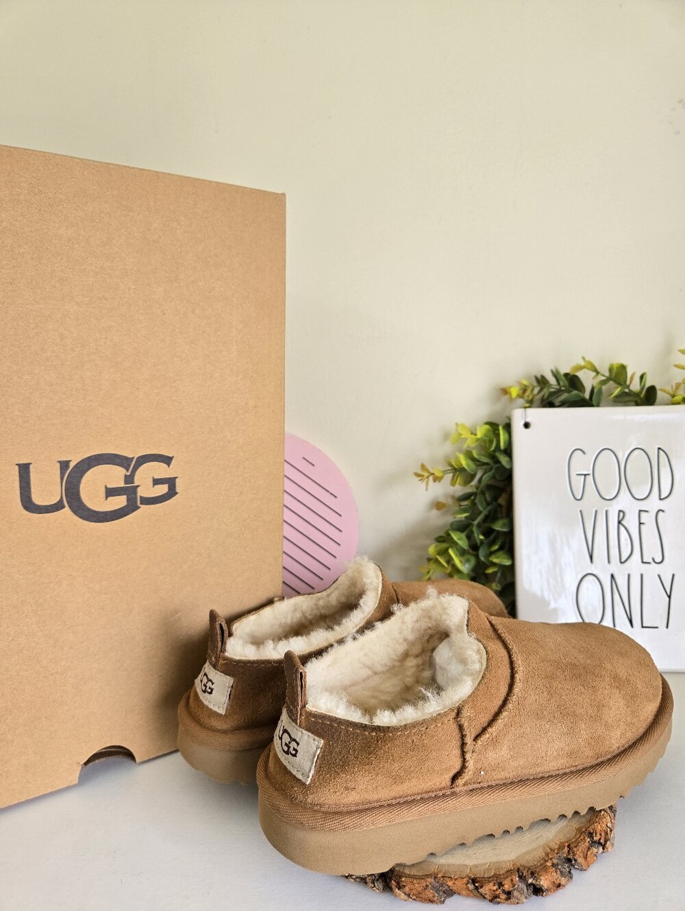 UGG Classic Micro Boot Girl Size 1 US Brown Color Kids - Picture 8 of 9
